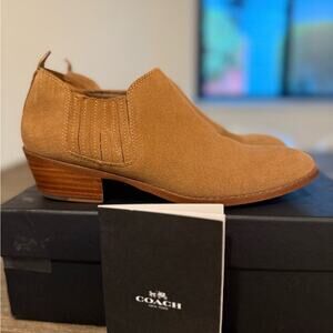 Coach Devin Bootie – Tan Suede Low Ankle Boots
Size 7